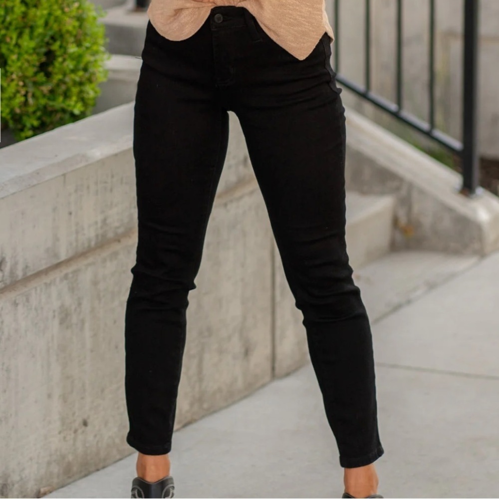 JUDY BLUE GRACIE-JAMES MID RISE SLIM FIT BLACK JEANS - NWT 1/25